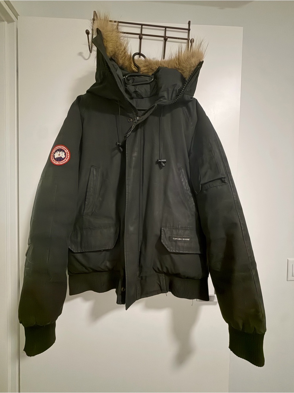 AuthenticCanada Goose chilliwack bomber Men's Black Down Parka Fur-Trim Hood
